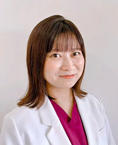 副院長 山本彩花（口腔外科認定医・女性歯科医師）
